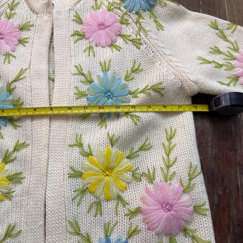 Fully Fashioned Vintage 50s Cream Wool Floral Embroidered Cardigan S - Picture 6 of 9